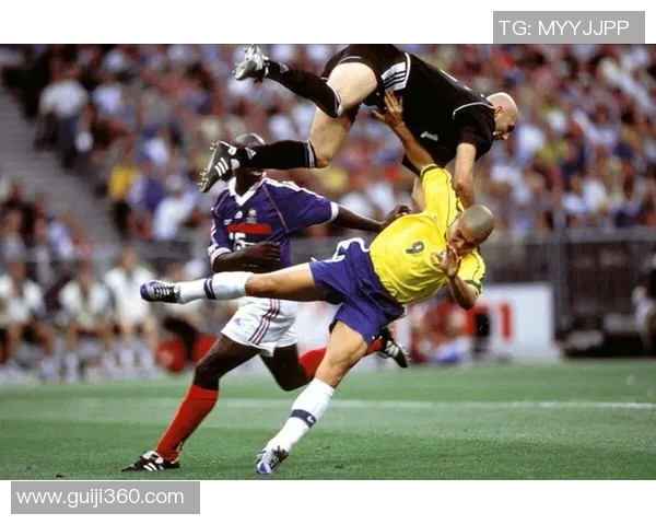 世界男足球星传奇人物盘点：从贝利到梅西的巅峰之路