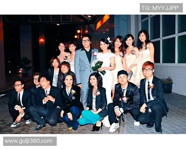 足球球星与妻子携手共度人生旅程 从赛场到家庭的爱情故事揭秘